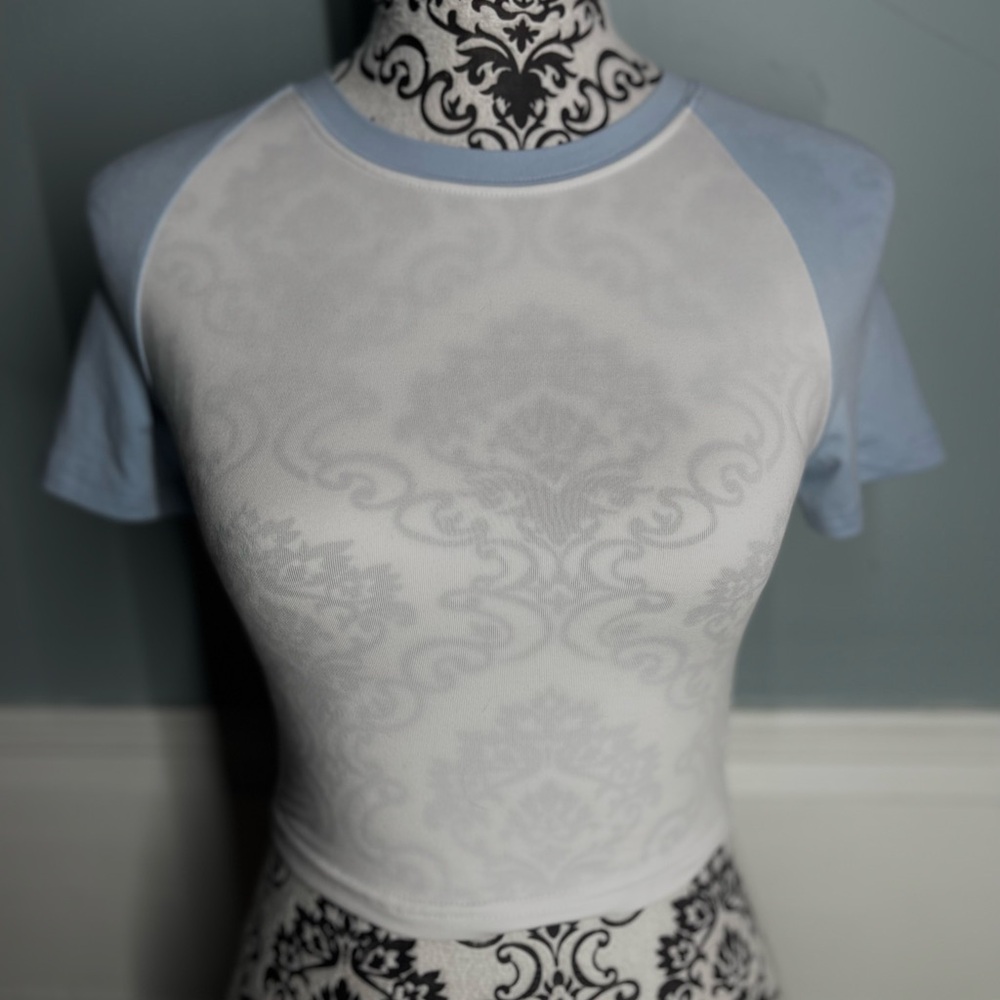 baby blue crop-top 🩵